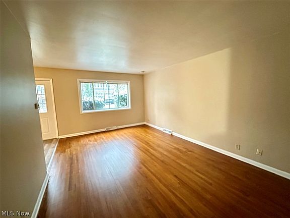 5th image of 469 Kathleen St