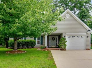 3658 Hickswood Forest Dr, High Point, NC 27265