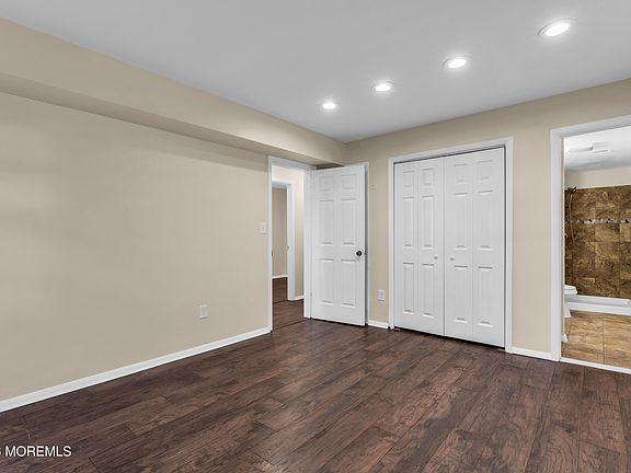 5th image of 148 Dewitt Ave