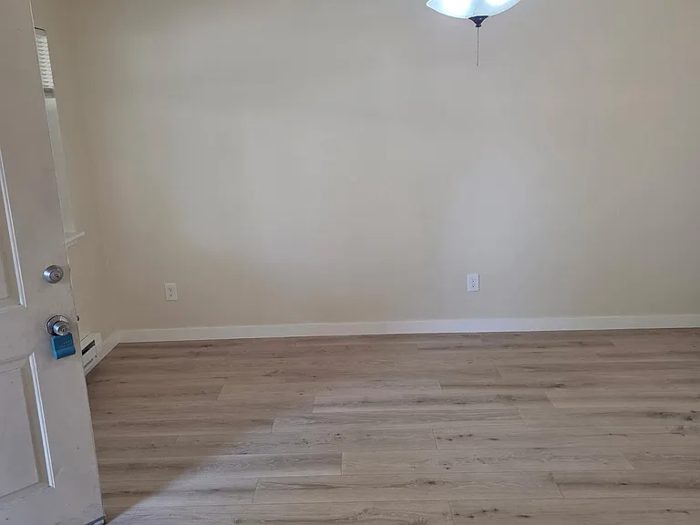 873 N Mercer St — Photo 3