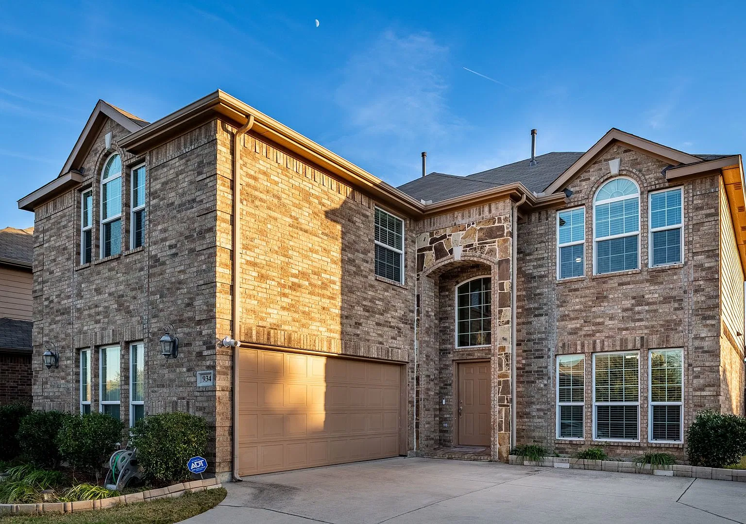 Stunning Corner-Lot Home for Lease | Minutes from DFW Airport — Photo 3