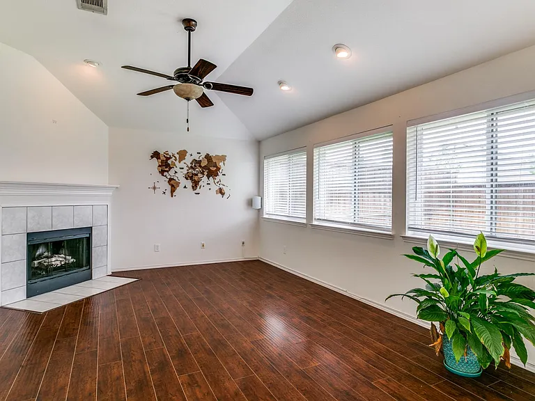 104 Dorsett Dr — Photo 13
