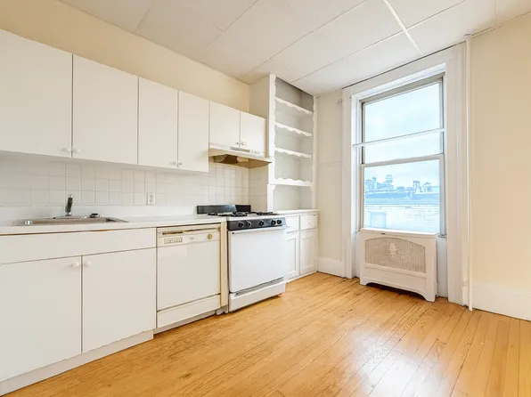 334 Hudson Street image 12 of 17