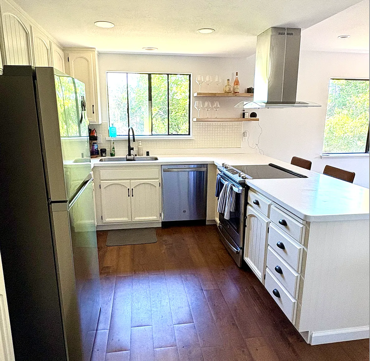 3 bed, 1315 sqft, $4,200 — Photo 2