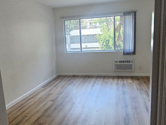 4th image of 142.5 S Wetherly Dr #102