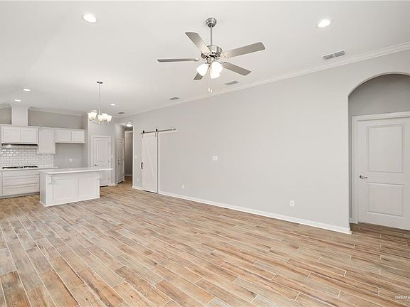 3rd image of 909 S Tecate Dr