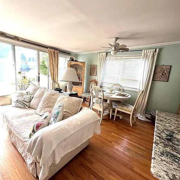129 Flamingo St — Photo 3