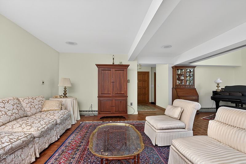 5th image of 1283 Hawthorn Road