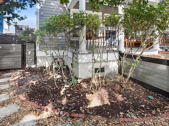 5th image of 102 W 36th St