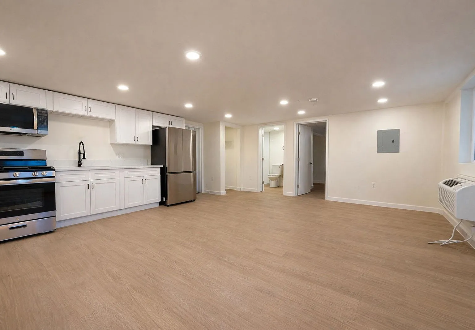1 bed, 1.0 bath, 553 sqft, $2,295 — Photo 2