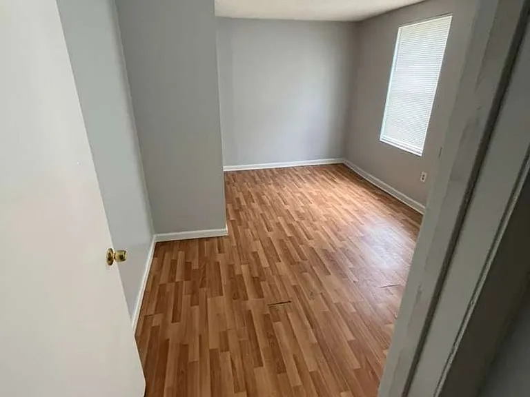 820 W 13th St — Photo 3