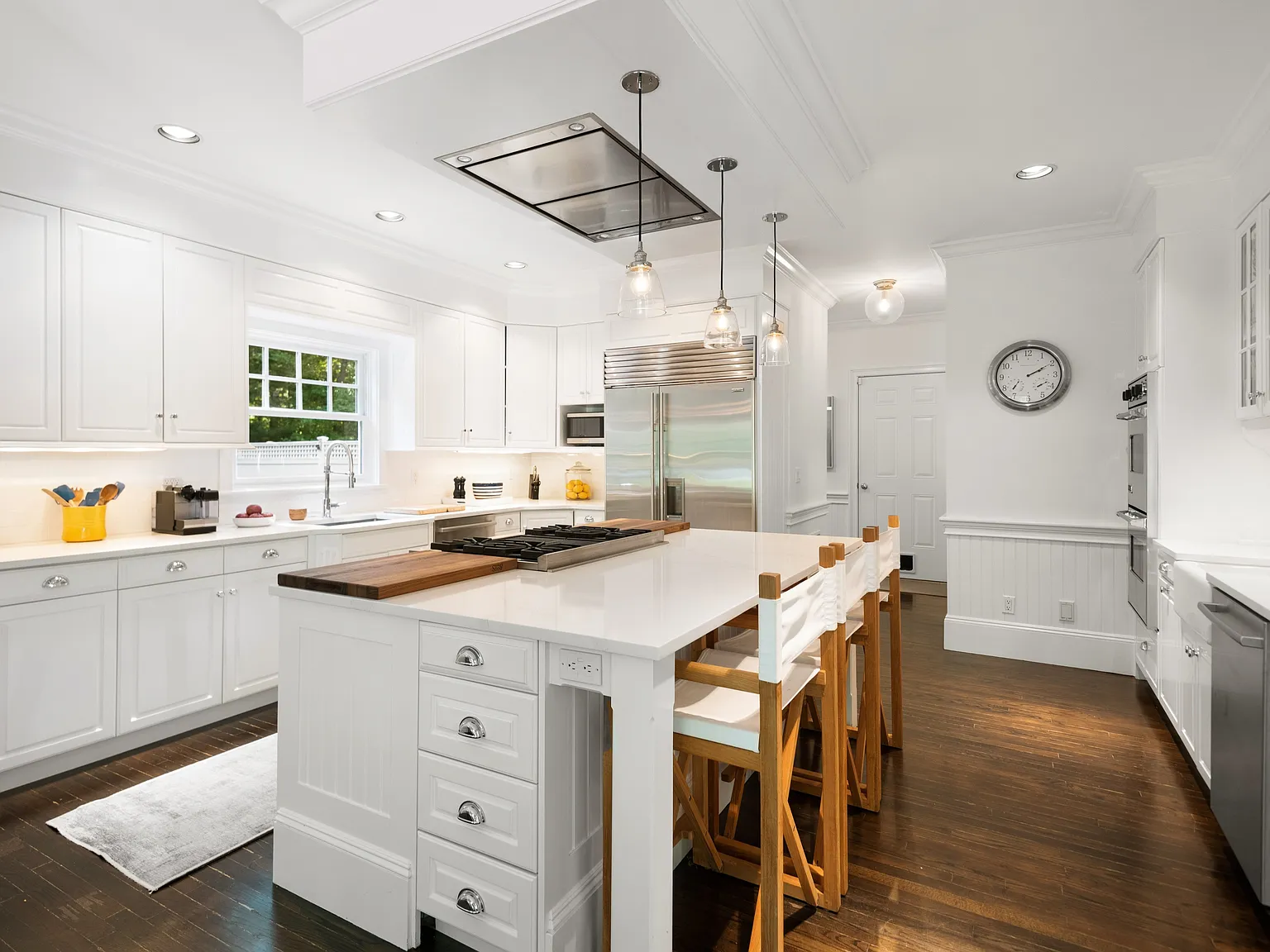 Minutes to East Hampton Village with Pool — Photo 4