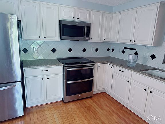 5th image of 6016 Sweet Pea Ct