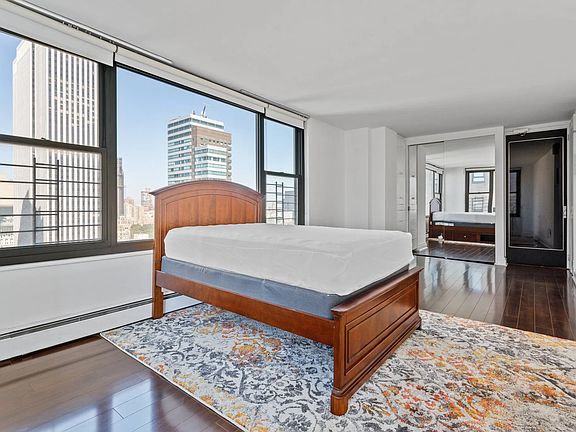 4th image of 117 E 57th St #36CD