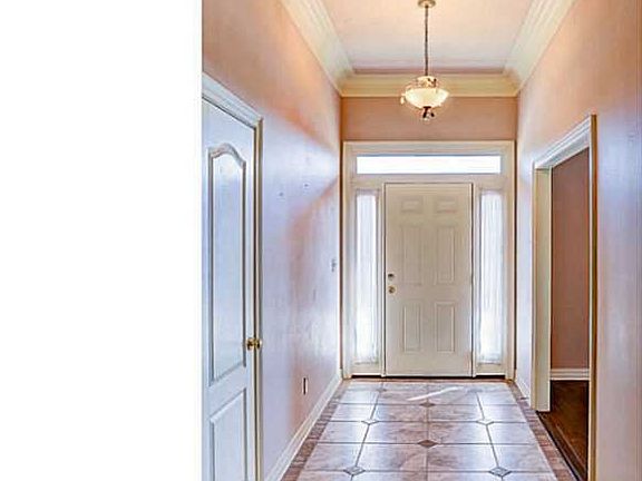 3rd image of 2508 Bloomfield Ln