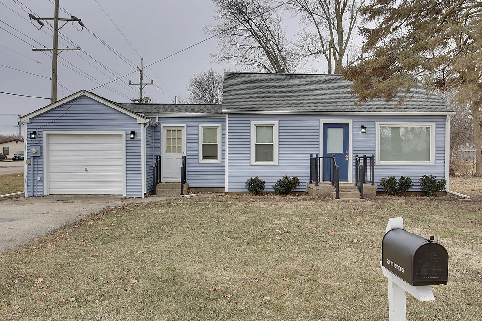 201 W Reynolds St photo 1