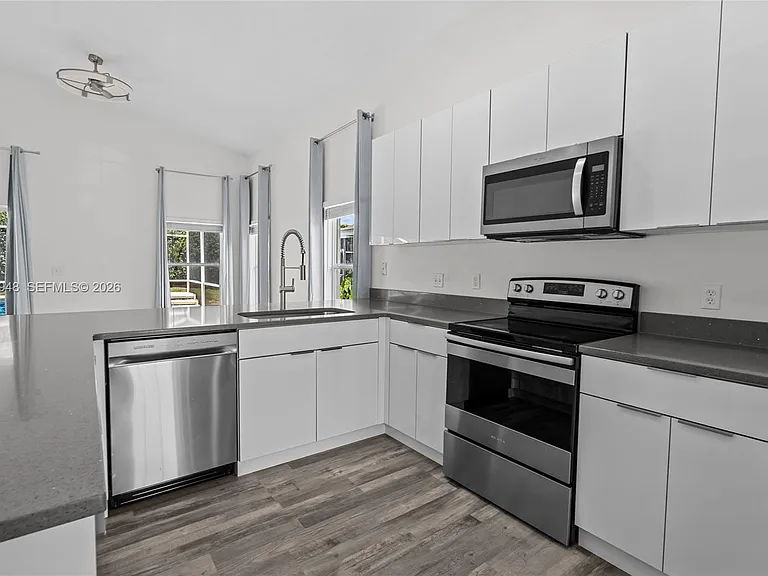 434 Castlemain Cir — Photo 10