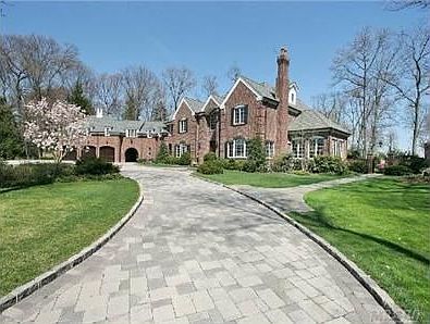 1st image of 18 Windsor Dr