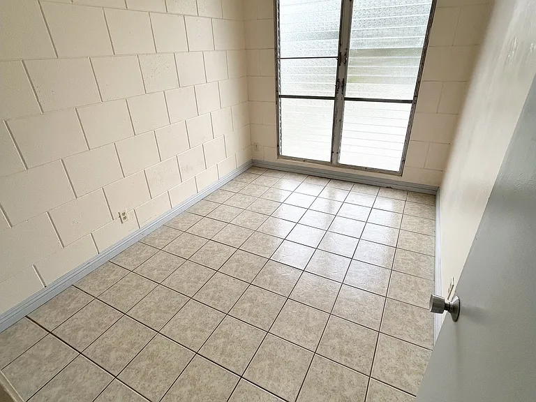 27 Lakeview Cir #202 — Photo 5