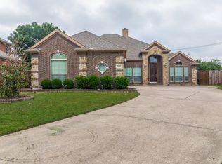 2203 Tawny Owl Rd, Grand Prairie, TX 75052