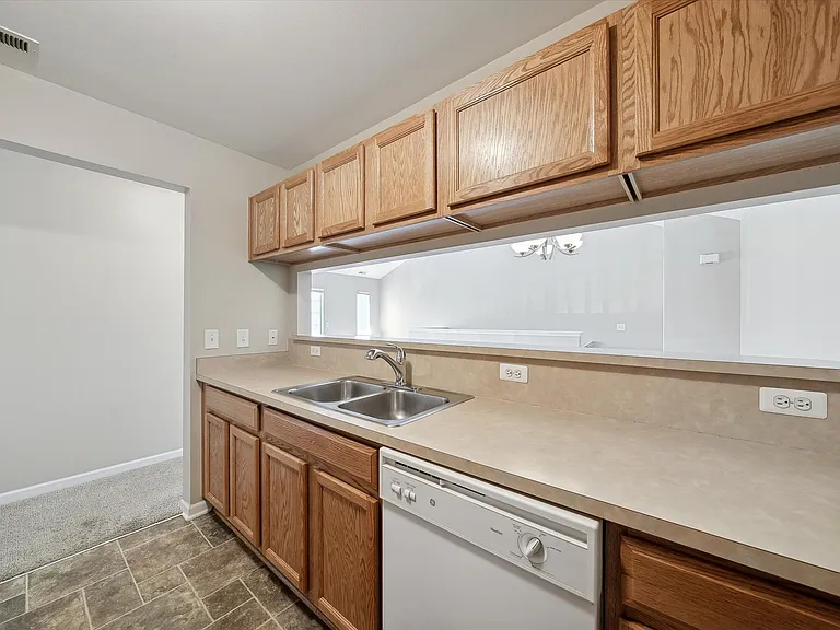3317 Reeves Dr — Photo 3