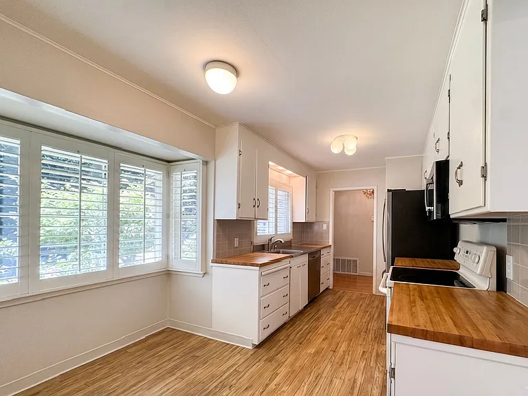 3345 Rowland Dr — Photo 10