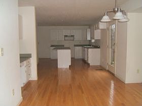 3rd image of 512 Winchester Dr