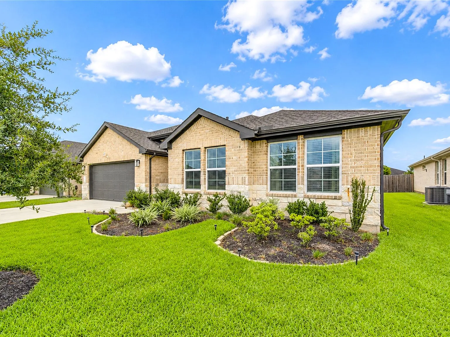 5 bed, 3.0 bath, 2670 sqft, $3,300 — Photo 1
