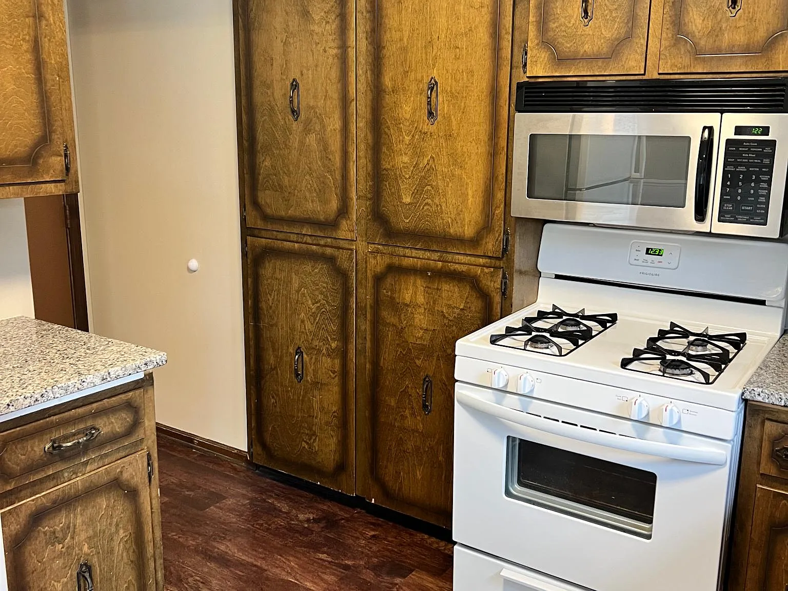 3 bed, 1366 sqft, $1,896 — Photo 3