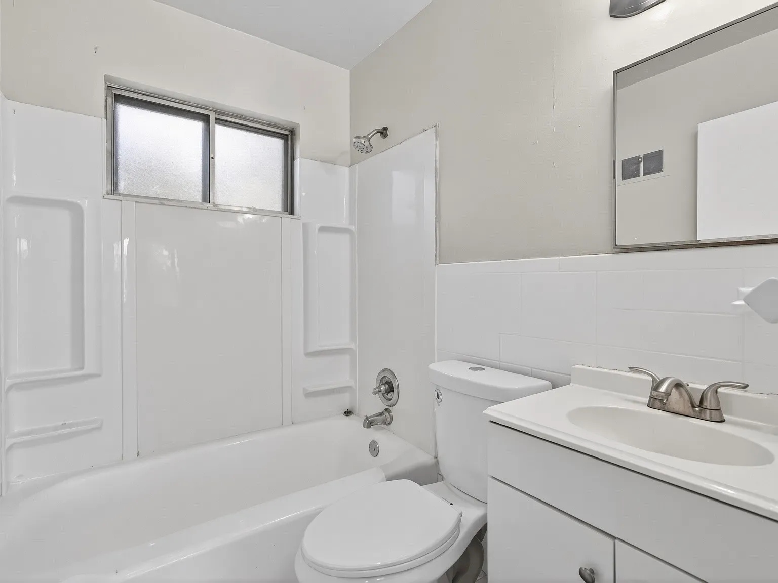 3 bed, 864 sqft, $1,225 — Photo 1