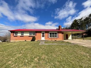 100 Robinhood Rd, Galax, VA 24333