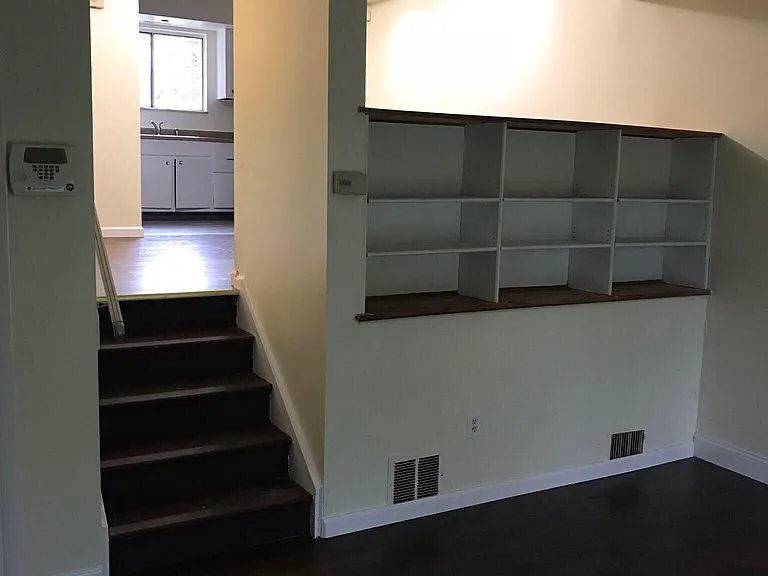 406 Rebecca Ave — Photo 4