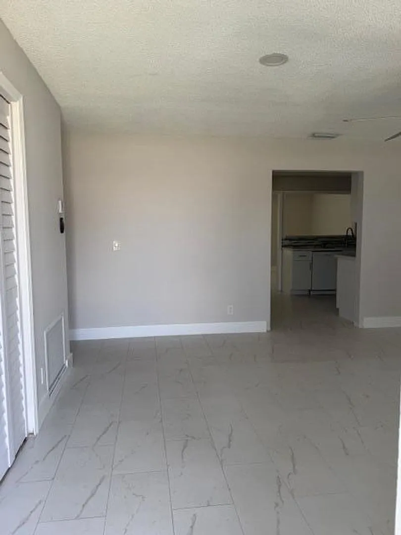Building Photo - 9448 Saddlebrook Dr #9448