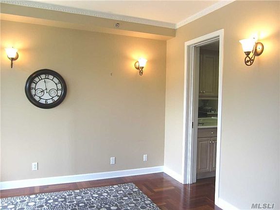 2nd image of 100 Hilton Ave