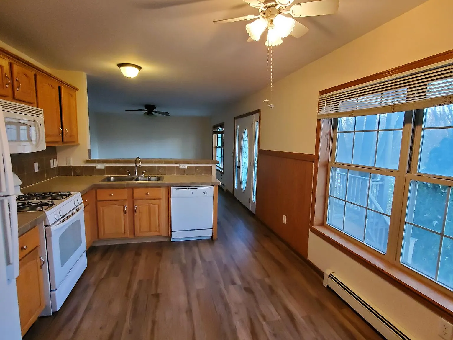 427 Trenton Ave — Photo 3