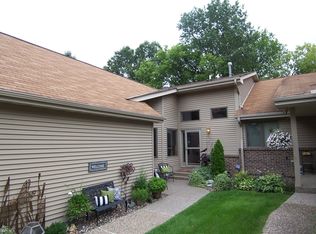 550 Deer Ridge Ln S, Maplewood, MN 55119