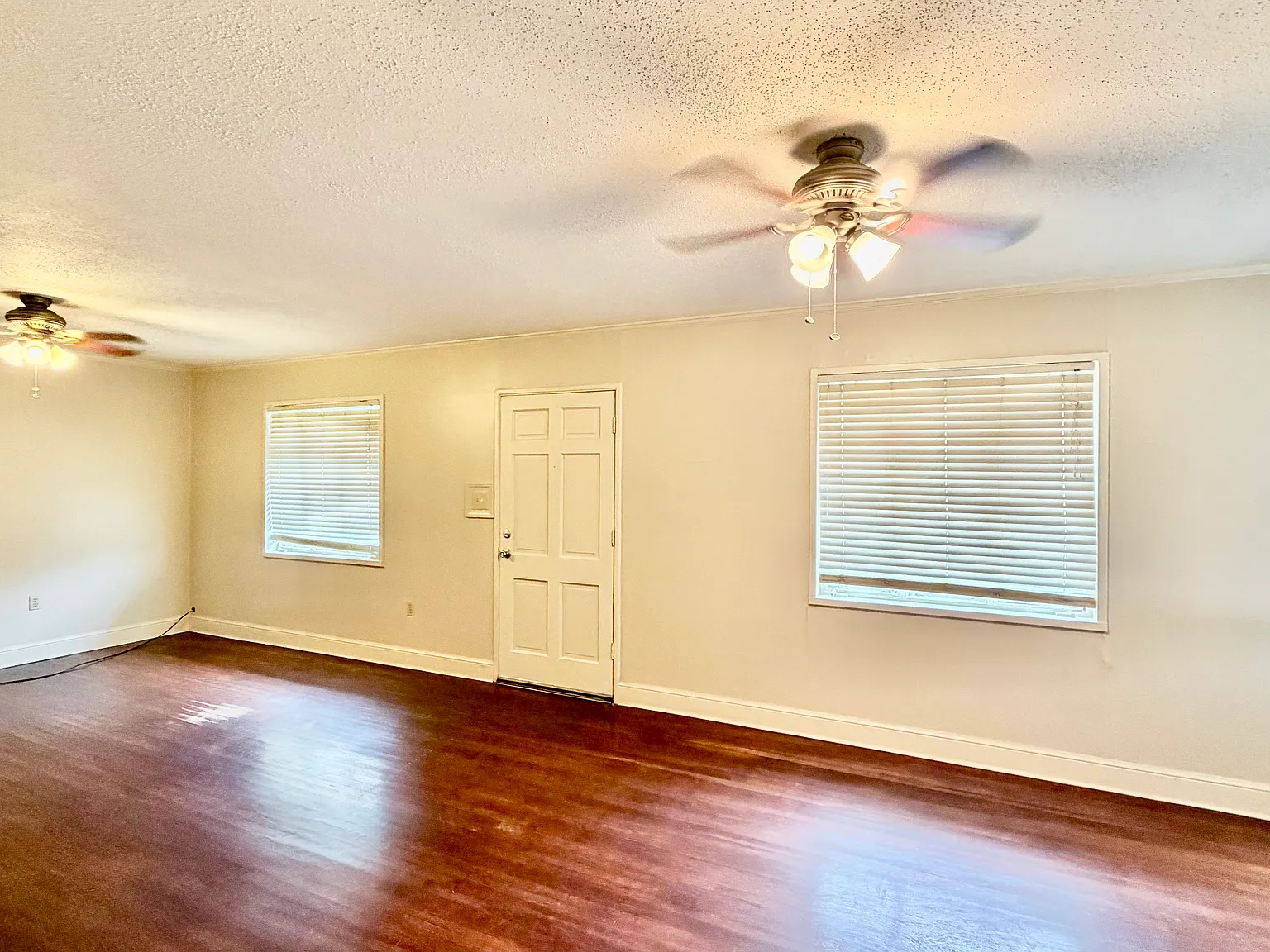 3 bed, $1,750 — Photo 2