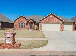 1309 NW 15th St, Moore, OK 73170