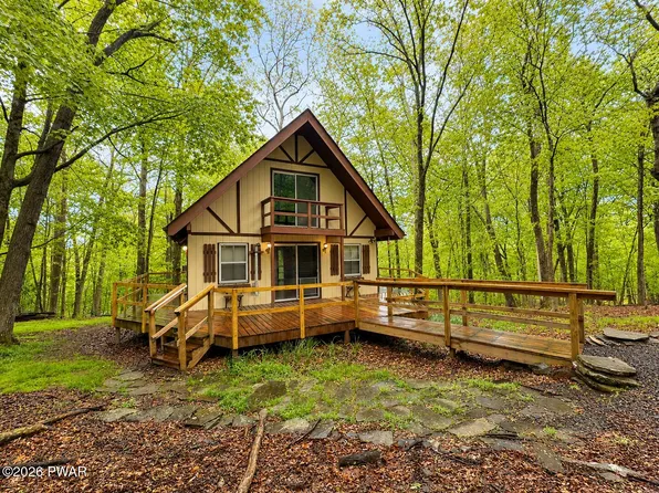 117 Swallow Cir, Bushkill, PA 18324