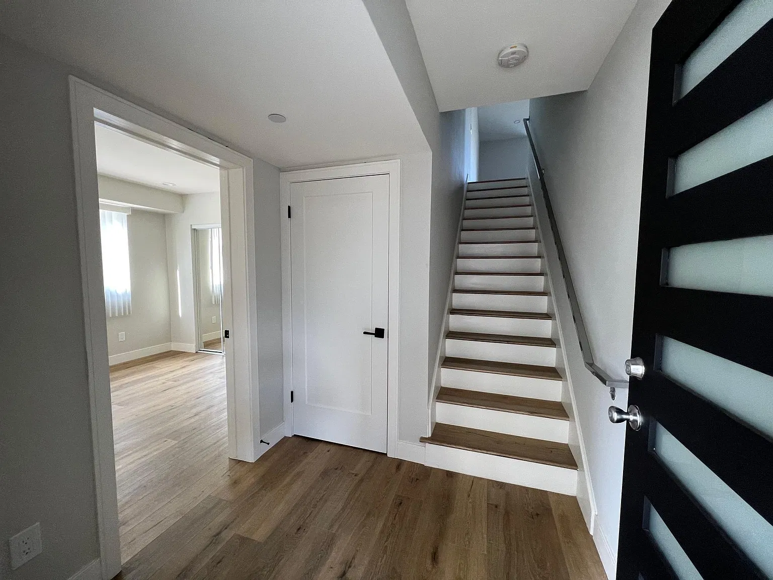 4 bed, 4.5 bath, 2300 sqft, $3,995 — Photo 3