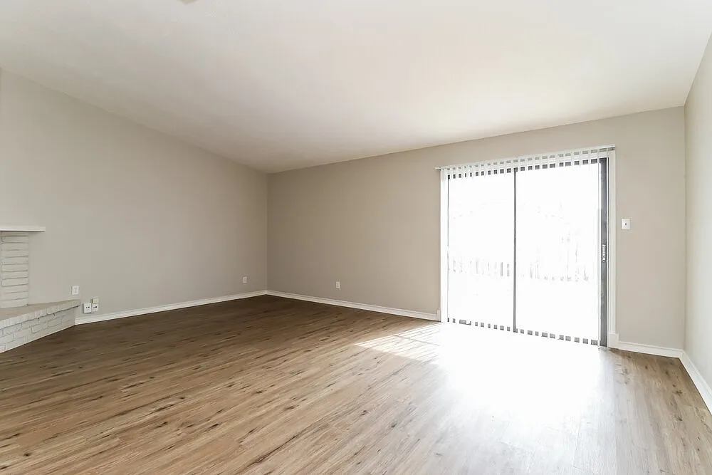 3 bed, 2.0 bath, 1499 sqft, $2,090 — Photo 3
