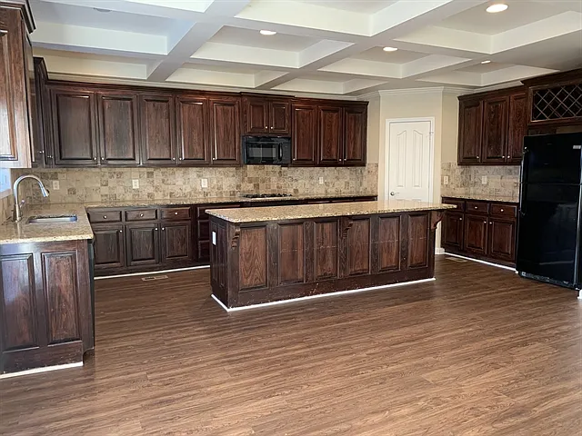 5 bed, 4.0 bath, 3239 sqft, $3,025 — Photo 3
