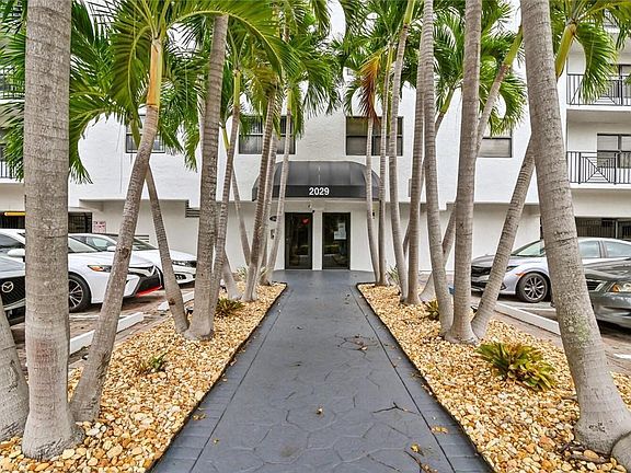 4th image of 2029 N Ocean Boulevard #410