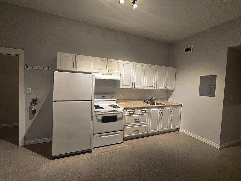 300 Main St S #2 — Photo 3