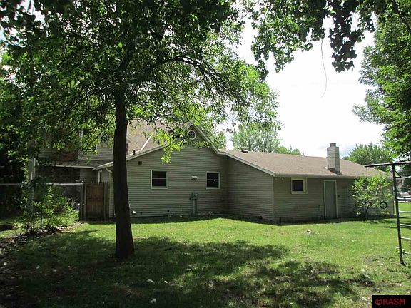 5th image of 615 1st St N
