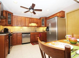 8500 N Point Dr, Fox Pt, WI 53217