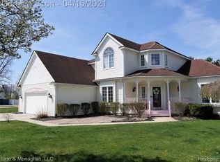 211 Victoria Ct, Saint Clair, MI 48079