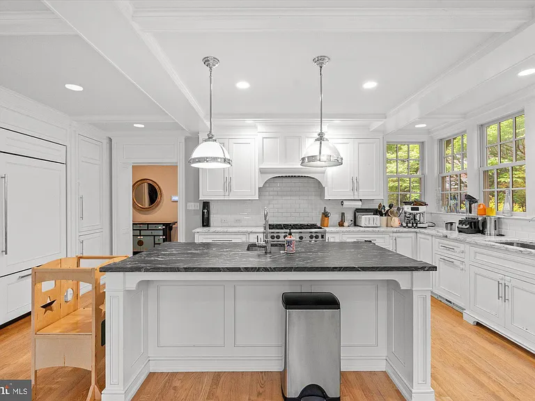 3701 Blackthorn Ct — Photo 10