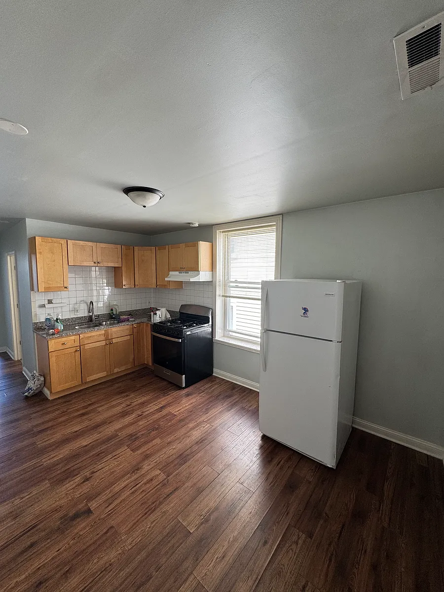 Building Photo - 4431 S Marshfield Ave #3-F