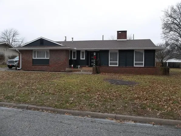 909 S Tennessee Ave, Chanute, KS 66720